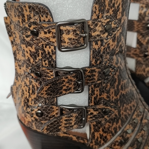 NWT Coach Phoebe studded Snakeskin print boots - Picture 2 of 14